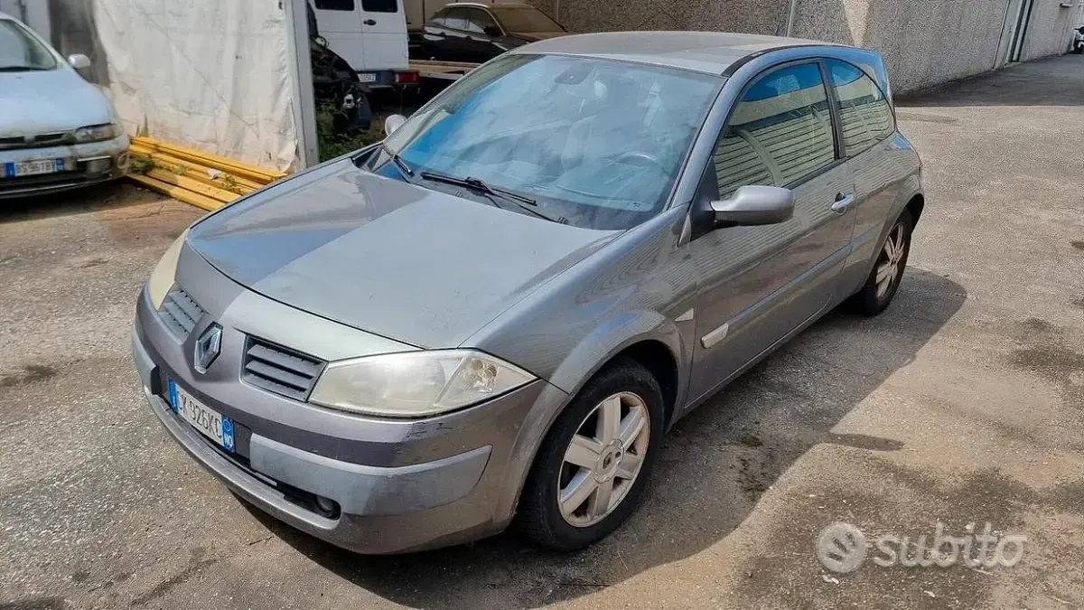Usata Renault Mégane Authentique 100 CV (73 kW) 2004 Berlina