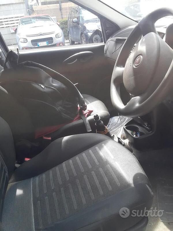 Usata Fiat Punto 60 CV (44 kW) 2010 Utilitaria
