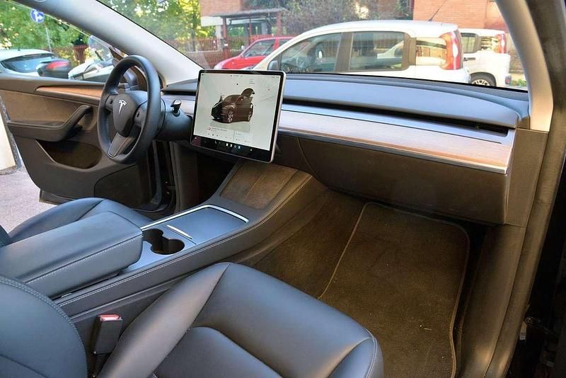 Usata Tesla Model Y RWD 219 kW (299 CV) 2023 Nero SUV