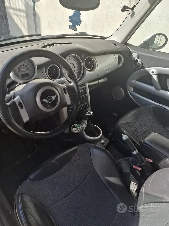 Usata Mini Cooper 116 CV (85 kW) 2004 Nero Utilitaria