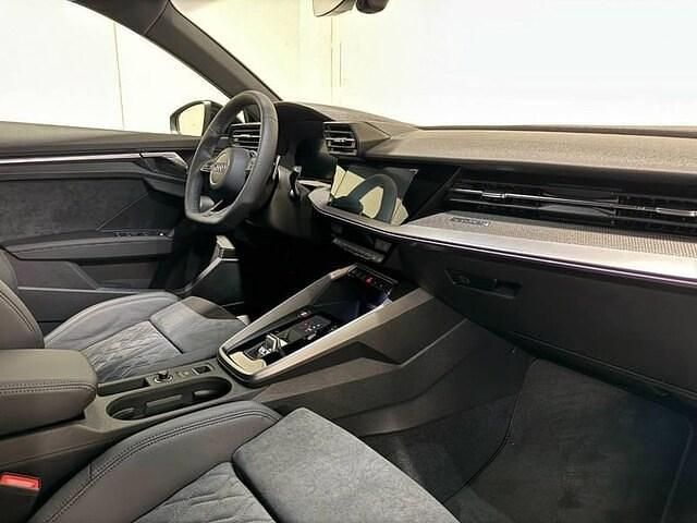 Usata Audi RS3 Sportback Ambiente 400 CV (294 kW) 2023 Grigio kemora metallizzato Utilitaria