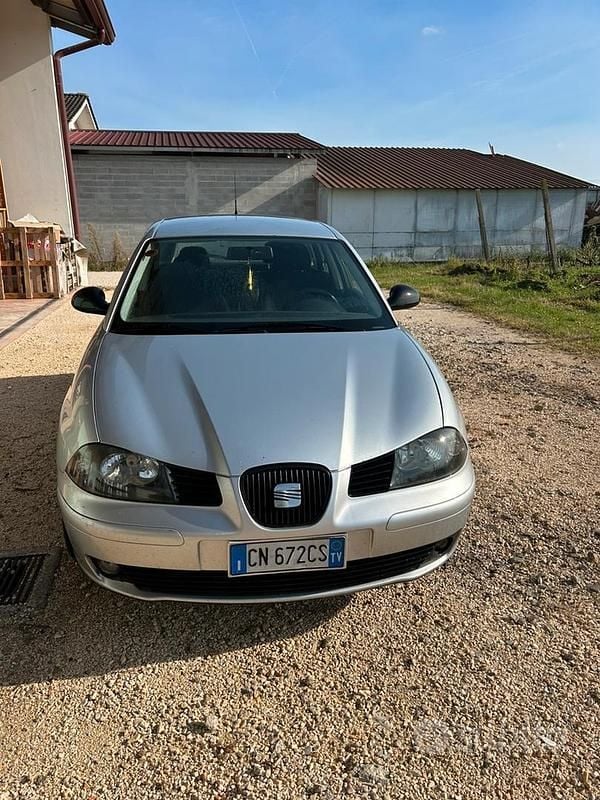 Usata Seat Ibiza 63 CV (46 kW) 2004 Grigio Berlina