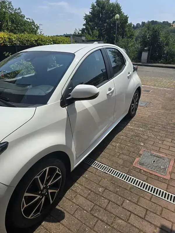 Usata Toyota Yaris Hybrid Trend 92 CV (67 kW) 2022 Berlina