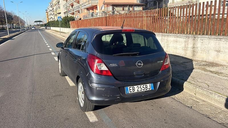 Usata Opel Corsa Edition 75 CV (55 kW) 2010 Blu Berlina