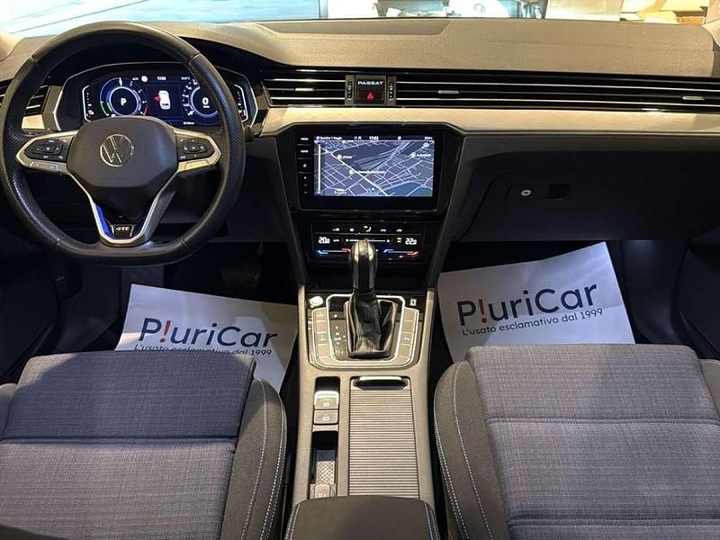 Usata VW Passat GTE 218 CV (160 kW) 2020 Grigio Station wagon