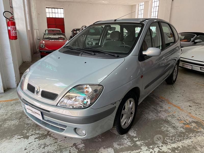 Usata Renault Scénic 107 CV (78 kW) 2003 Grigio Monovolume