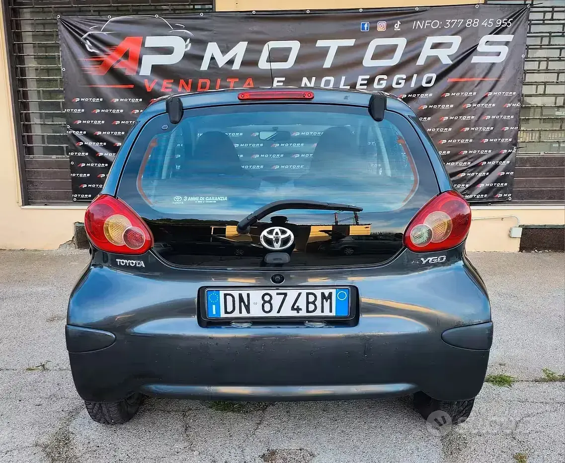 Usata Toyota Aygo Sol 68 CV (50 kW) 2008 Grigio Utilitaria