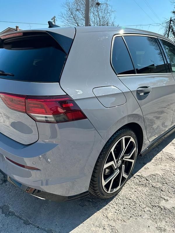 Usata VW Golf VIII R-line 150 CV (110 kW) 2021 Grigio Station wagon