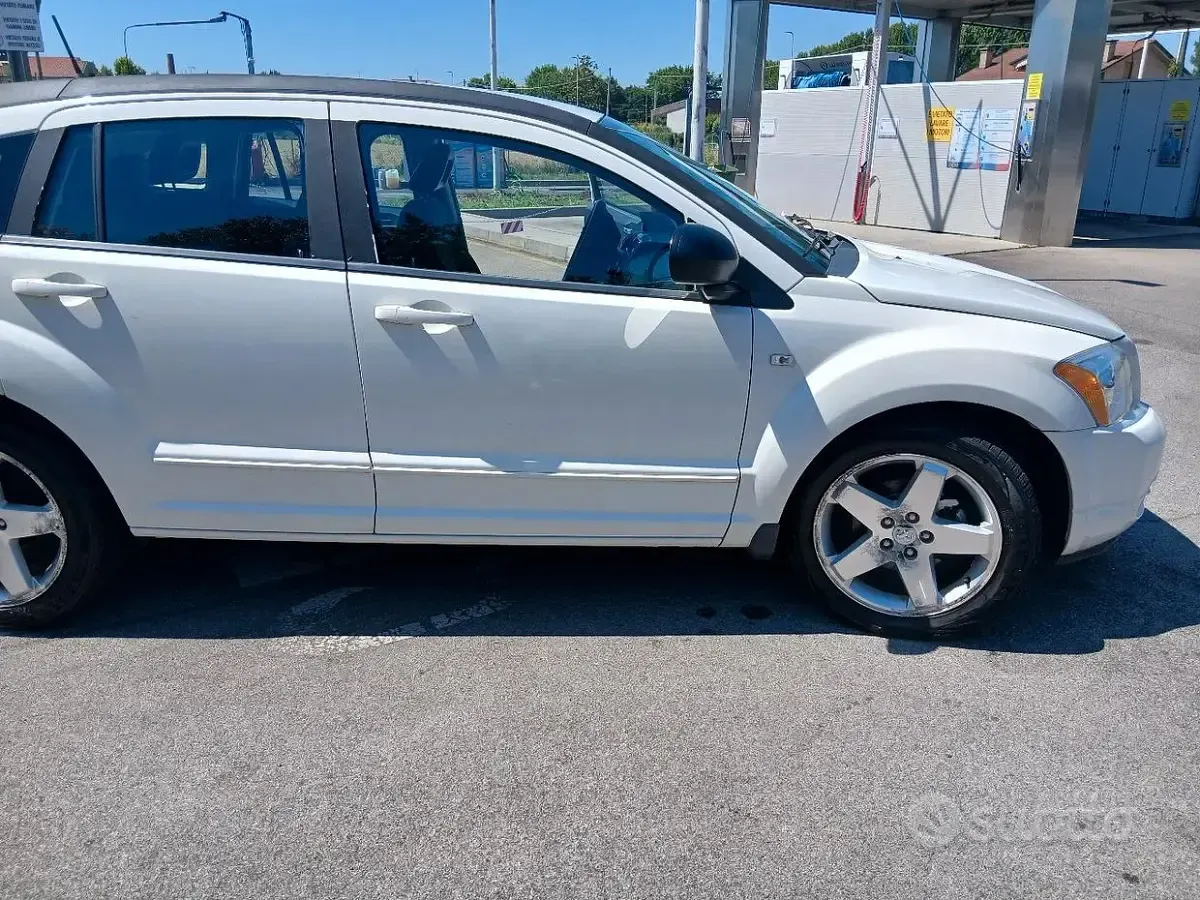 Usata Dodge Caliber SXT 140 CV (102 kW) 2008 Bianco Utilitaria