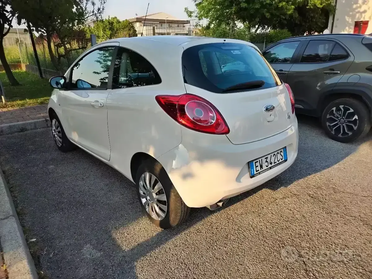 Usata Ford Ka 69 CV (50 kW) 2014 Bianco Berlina