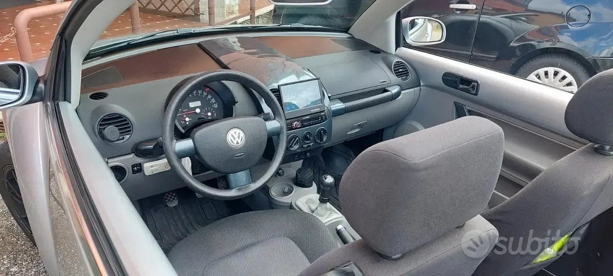 Usata VW New Beetle 102 CV (75 kW) 2004 Grigio Utilitaria