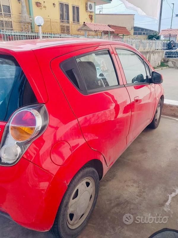 Begagnad Chevrolet Spark 68 HK (50 kW) 2012 Röd Halvkombi
