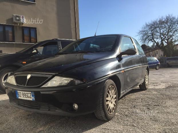 Lancia ypsilon 2002