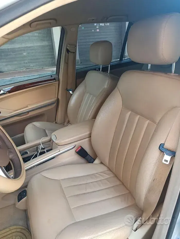 Usata Mercedes ML350 272 CV (200 kW) 2006 Grigio SUV