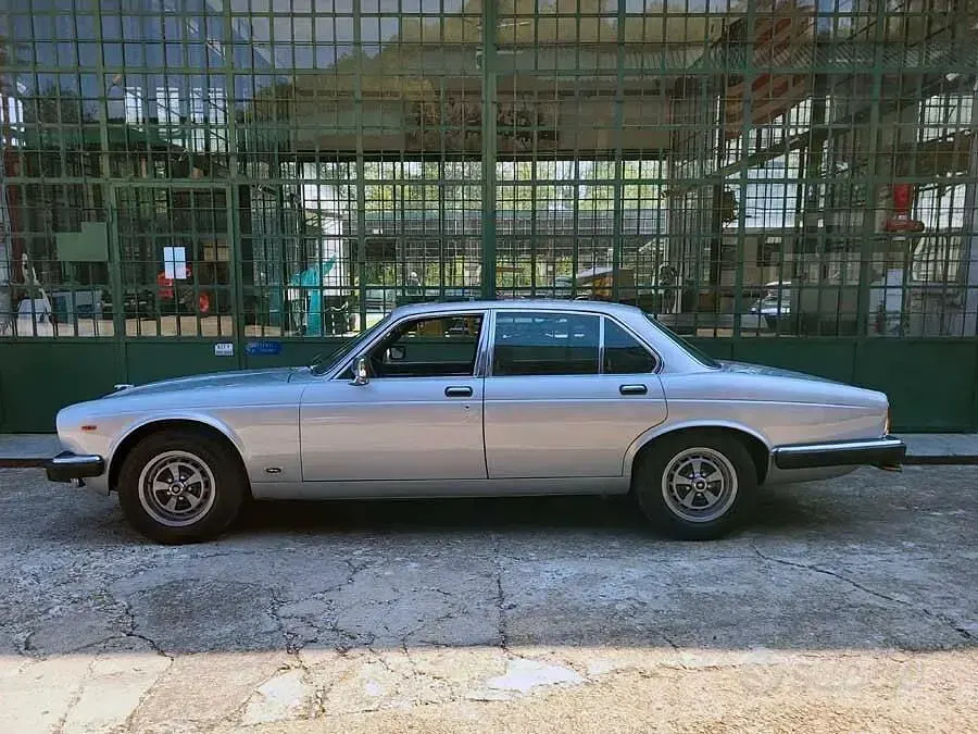 Usata Jaguar XJ6 200 CV (147 kW) 1982 Grigio Berlina