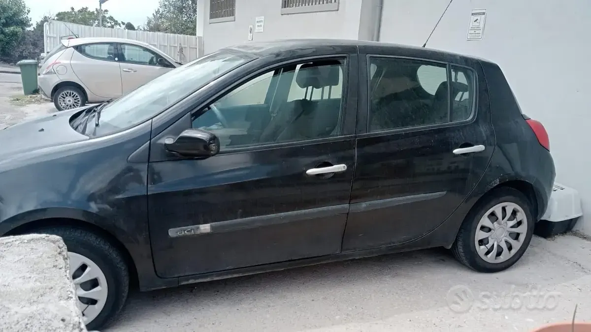 Usata Renault Clio 85 CV (62 kW) 2005 Nero Utilitaria
