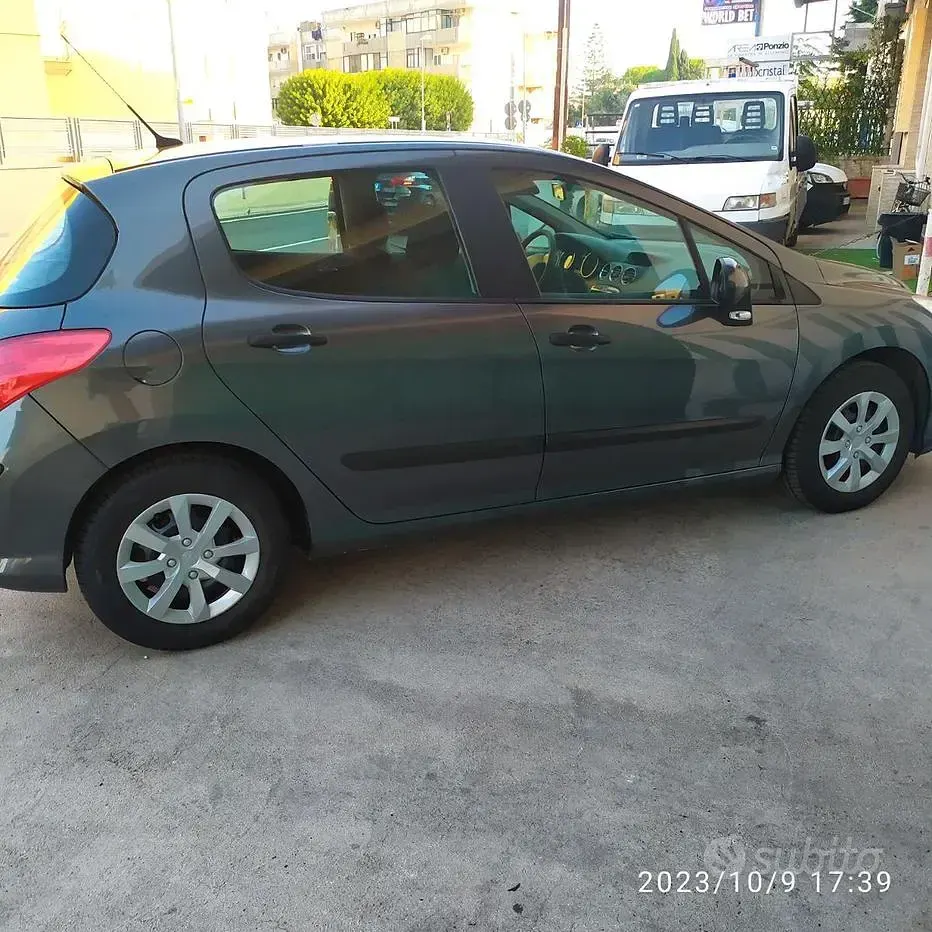 Usata Peugeot 308 95 CV (69 kW) 2008 Grigio Berlina