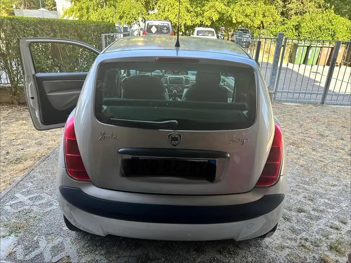 Usata Lancia Ypsilon 69 CV (50 kW) 2006 Grigio Utilitaria