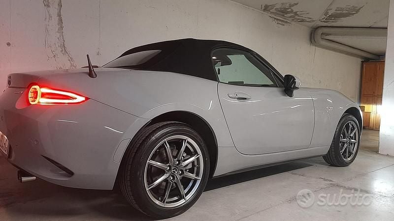 Usata Mazda MX5 132 CV (97 kW) 2025 Grigio Cabrio
