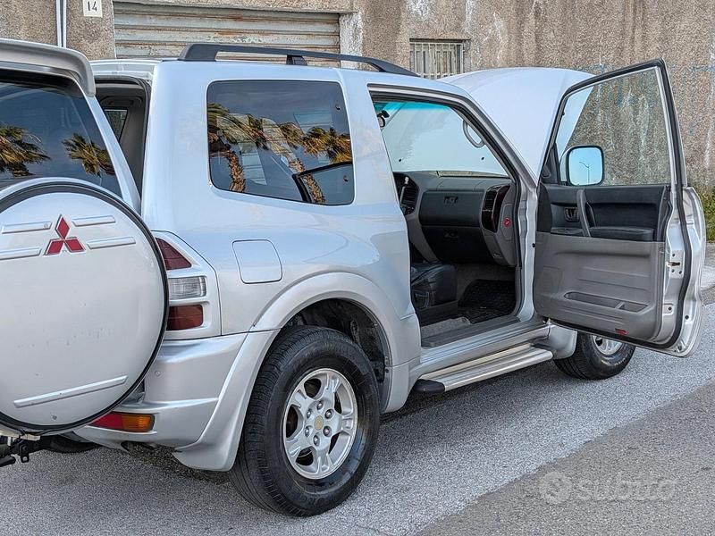 Usata Mitsubishi Pajero 160 CV (117 kW) 2003 Grigio SUV