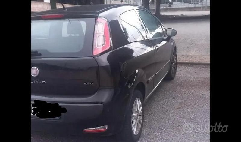 Usata Fiat Punto 69 CV (50 kW) 2012 Nero Utilitaria