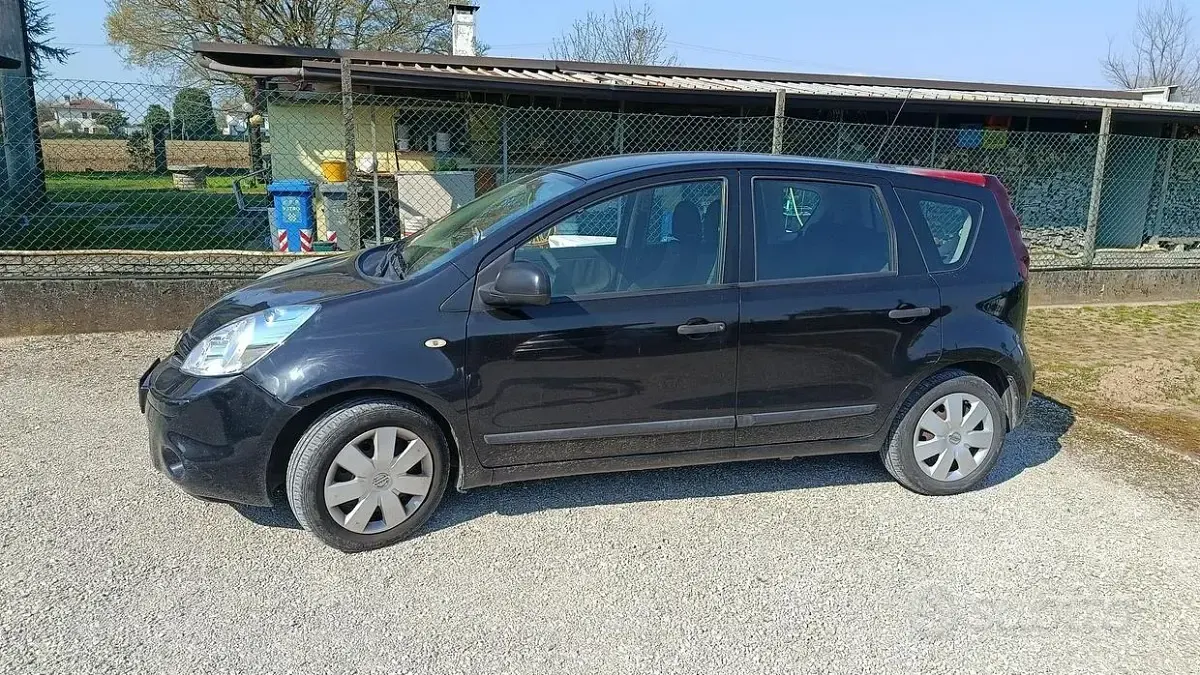 Usata Nissan Note 88 CV (64 kW) 2010 Nero Utilitaria