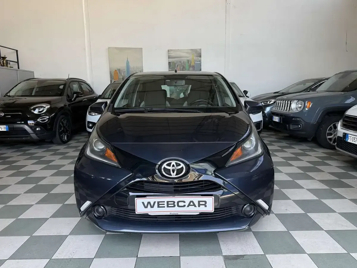 Usata Toyota Aygo X-wave 69 CV (50 kW) 2015 Grigio Utilitaria