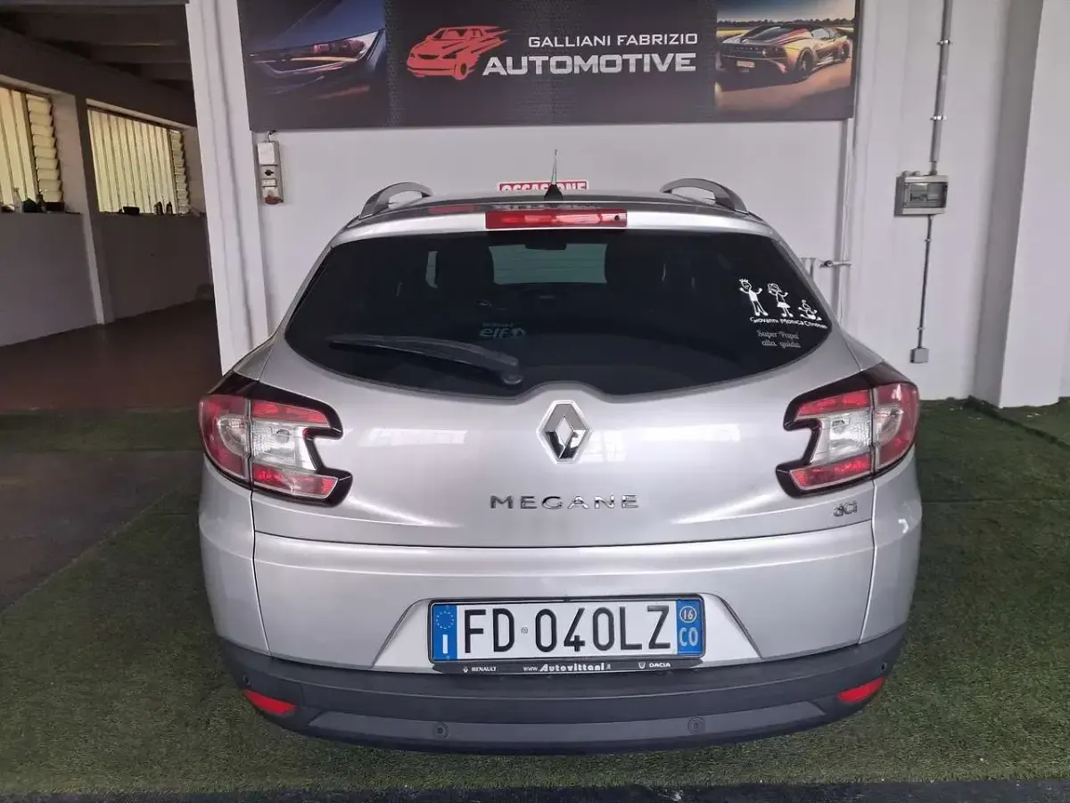 Usata Renault Mégane GrandTour LIMITED 110 CV (80 kW) 2016 Argento Station wagon