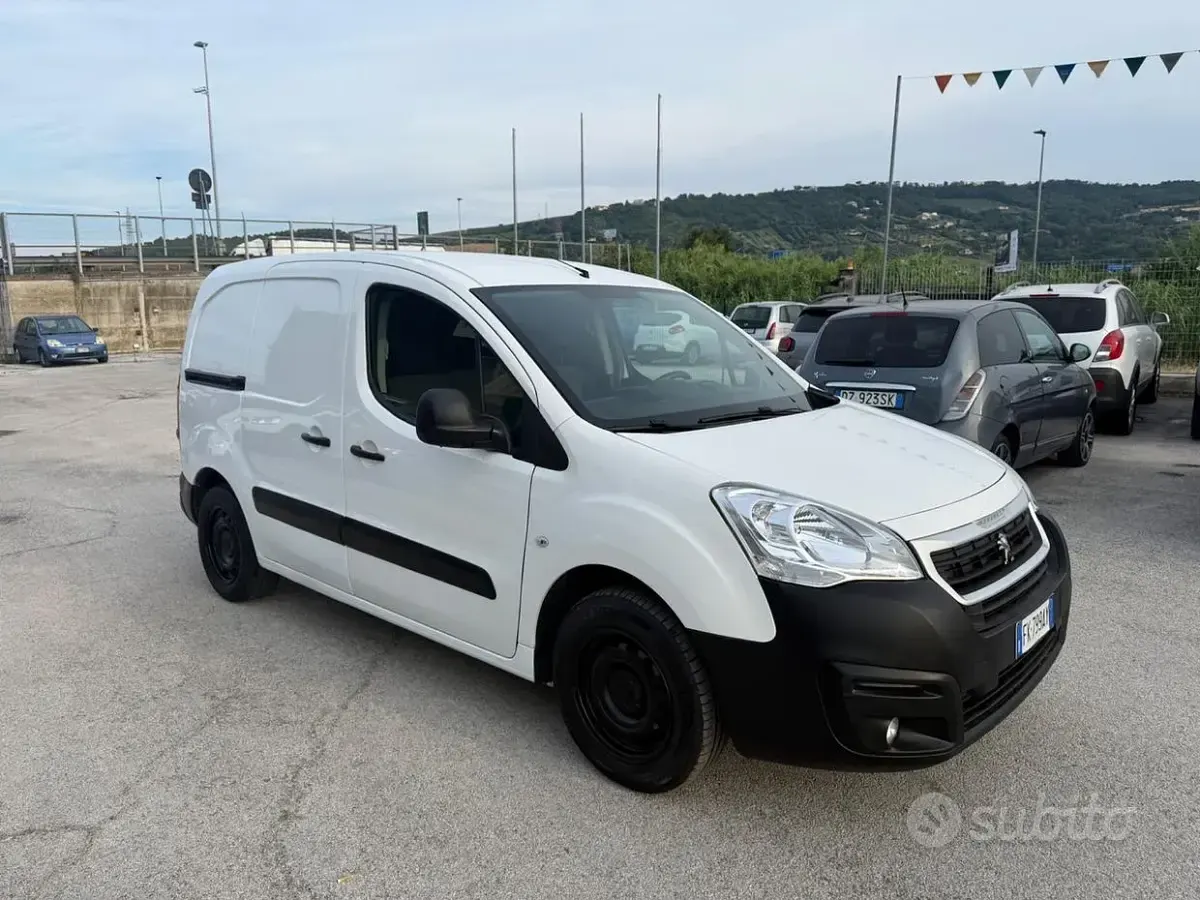 Usata Peugeot Partner Premium 99 CV (72 kW) 2017 Bianco Monovolume