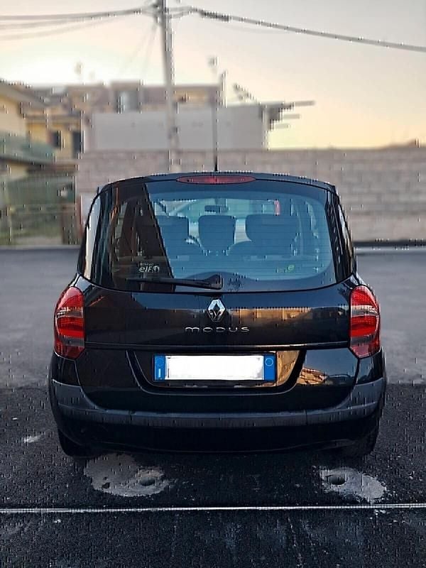 Usata Renault Modus Dynamique 74 CV (54 kW) 2010 Nero Monovolume