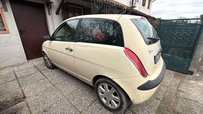Usata Lancia Ypsilon 80 CV (58 kW) 2003 Utilitaria