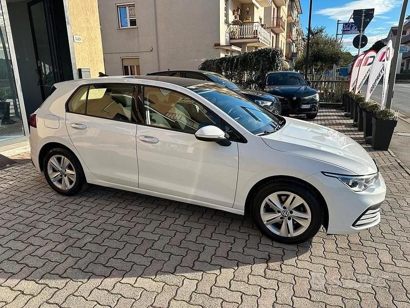Usata VW Golf VIII Executive 150 CV (110 kW) 2020 Bianco Station wagon