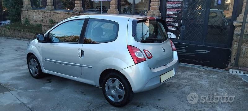 Grigio Usata 2014 Renault Twingo Utilitaria | 4900 € (Ottimo prezzo) - Immagine 1/4