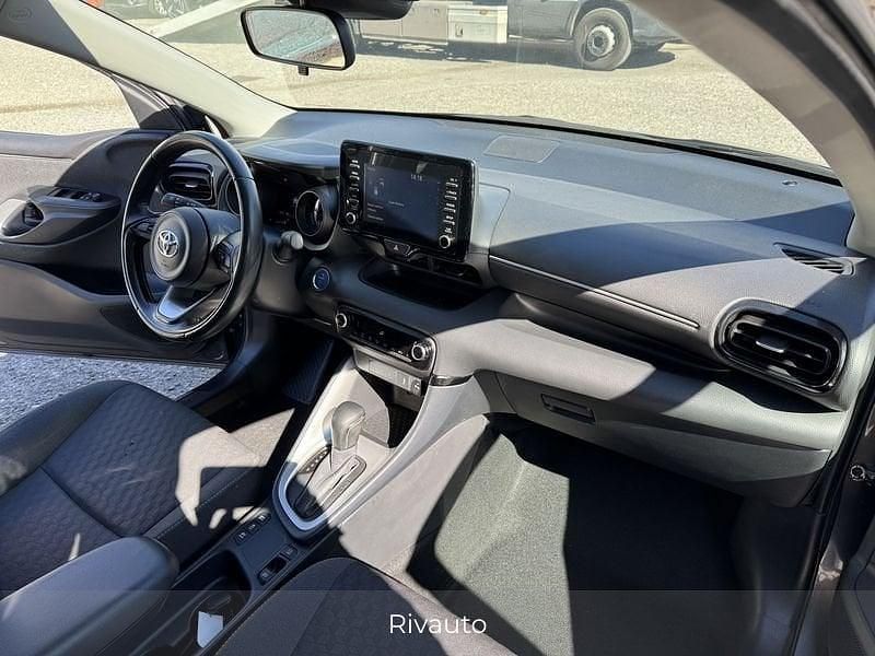 Usata Toyota Yaris Hybrid Trend 116 CV (85 kW) 2022 Grigio scuro Utilitaria