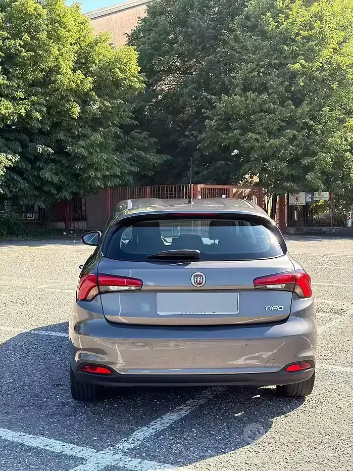 Usata Fiat Tipo Lounge 95 CV (69 kW) 2018 Grigio Berlina