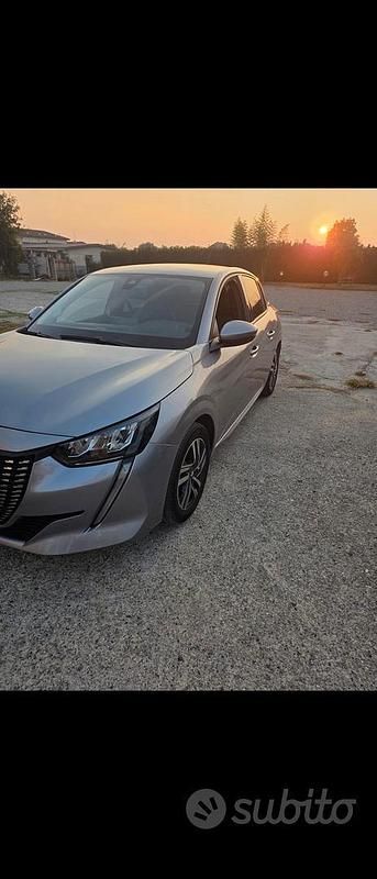 Usata Peugeot 208 Allure 101 CV (74 kW) 2021 Grigio Utilitaria