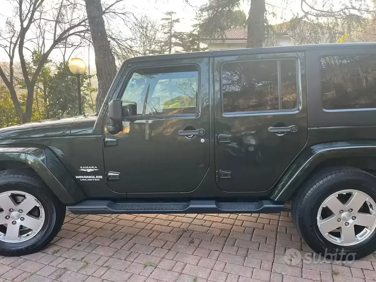 Usata Jeep Wrangler Unlimited Sahara 177 CV (130 kW) 2011 Verde SUV