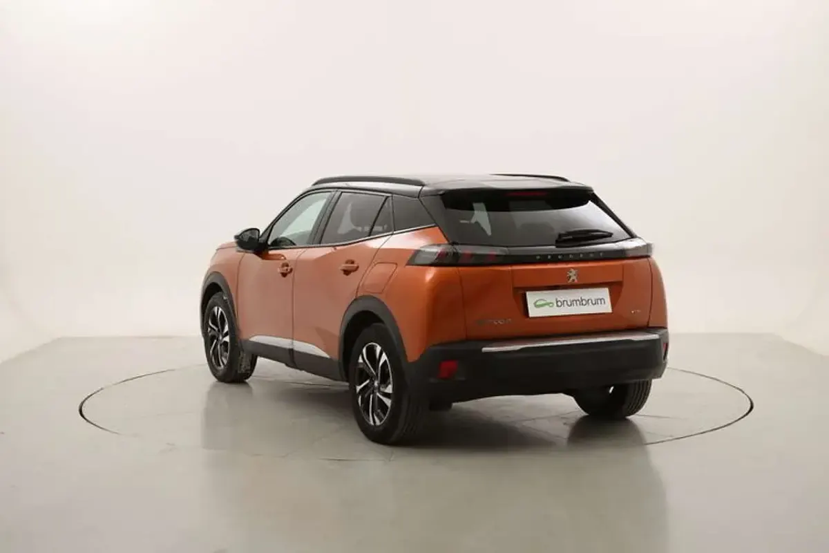 Usata Peugeot e-2008 GT 56 kW (77 CV) 2023 Arancione SUV