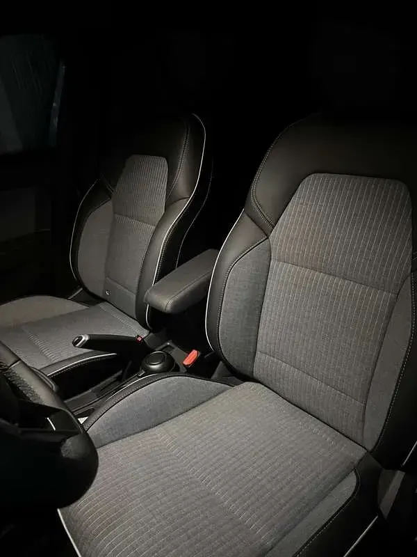 Usata Renault Clio V Techno 101 CV (74 kW) 2025 Grigio Berlina