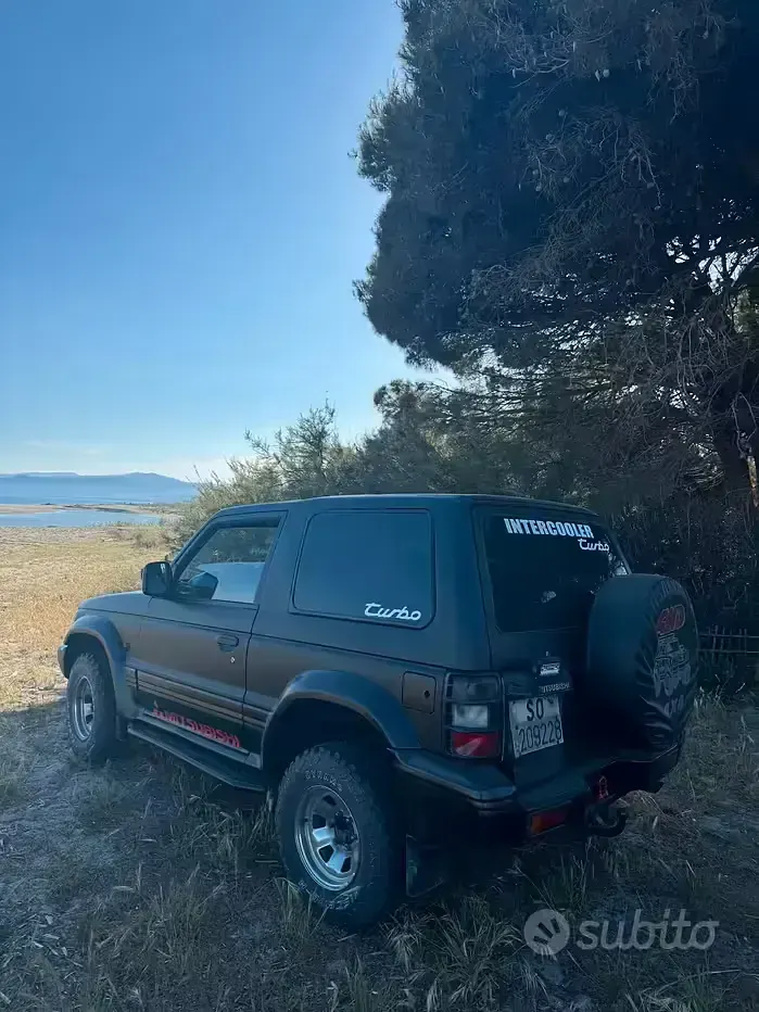 Usata Mitsubishi Pajero 100 CV (73 kW) 1991 Nero SUV