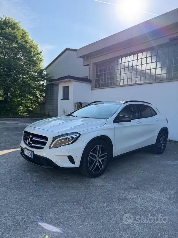 Usata Mercedes GLA200 Premium 135 CV (99 kW) 2016 Bianco SUV