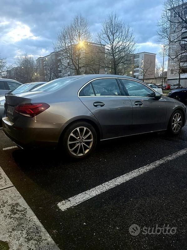 Usata Mercedes A180 116 CV (85 kW) 2020 Grigio Berlina