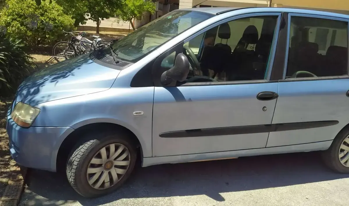 Usata Fiat Multipla Dynamic 92 CV (67 kW) 2005 Blu/azzurro Monovolume