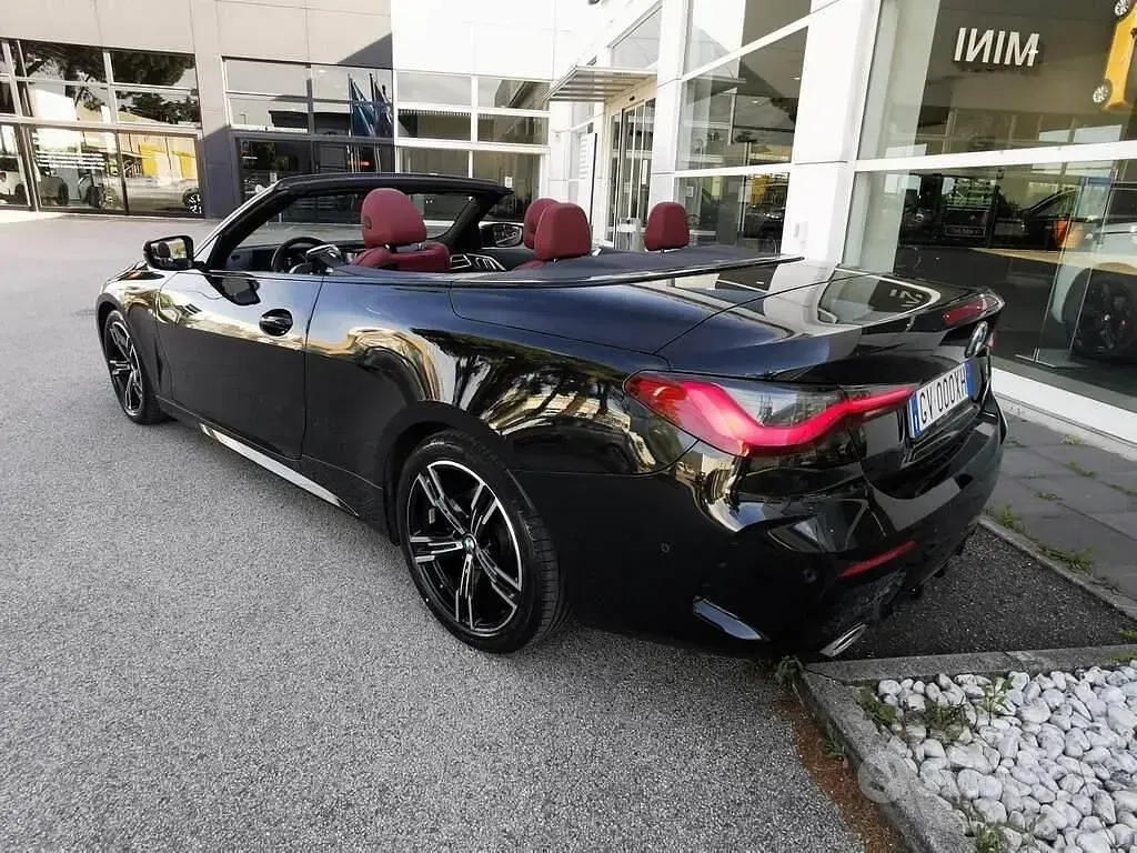Usata BMW 420 M Sport 190 CV (139 kW) 2024 Black sapphire metallizzato Cabrio