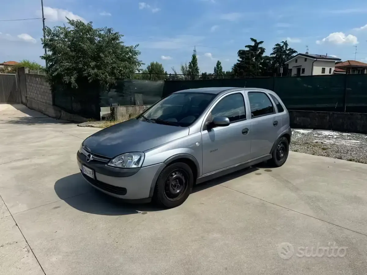 Usata Opel Corsa Comfort 75 CV (55 kW) 2002 Grigio Utilitaria