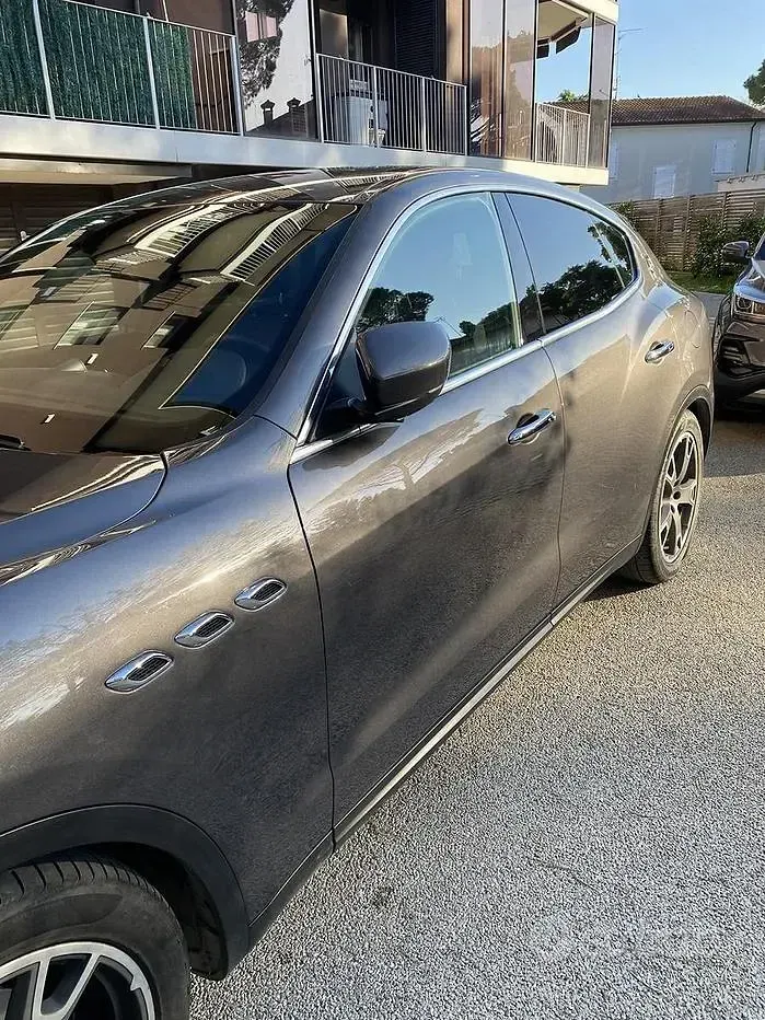 Usata Maserati Levante 350 CV (257 kW) 2019 Grigio SUV