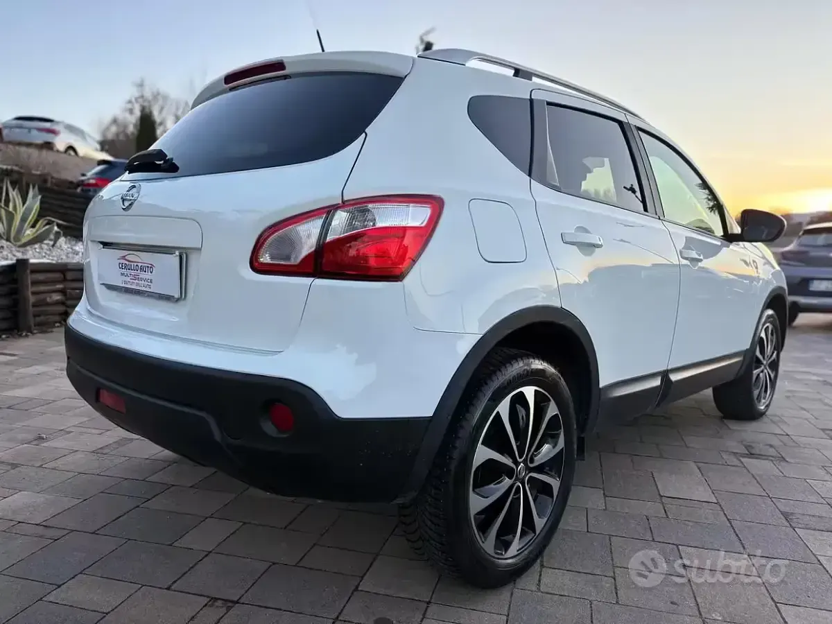 Usata Nissan Qashqai N-TEC 150 CV (110 kW) 2011 Bianco SUV