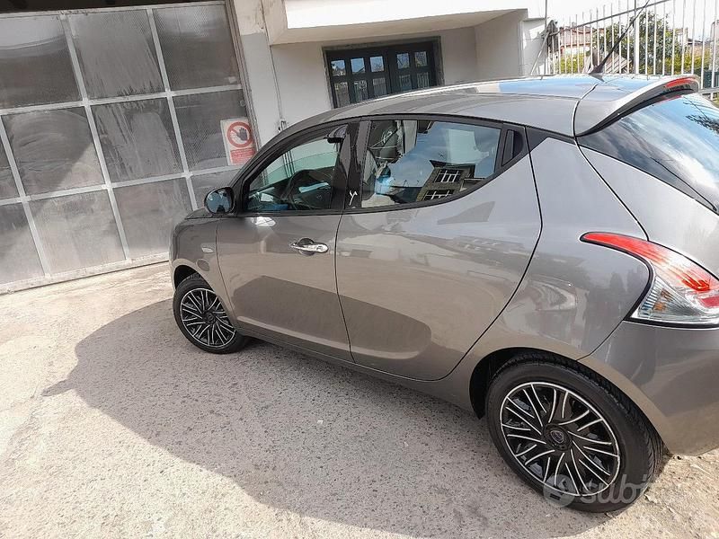 Usata Lancia Ypsilon 69 CV (50 kW) 2018 Utilitaria