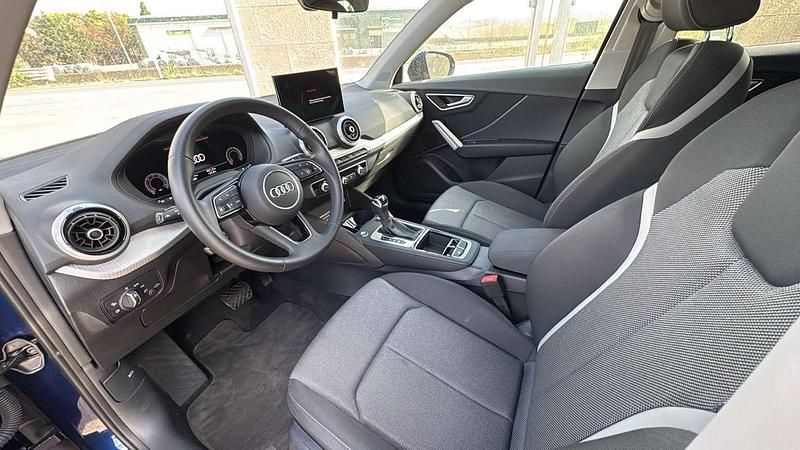 Blu/azzurro Usata 2024 Audi Q2 S-Line SUV | 30.400 € (Buon prezzo) - Immagine 1/4