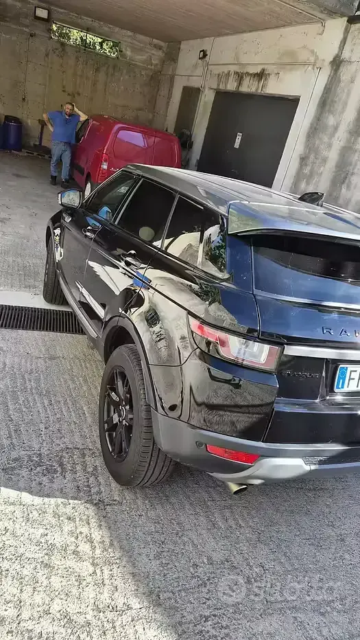 Usata Land Rover Range Rover evoque 150 CV (110 kW) 2018 Nero Station wagon